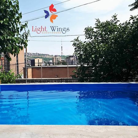 Light Wings Family Guesthouse 예레반 외부 사진