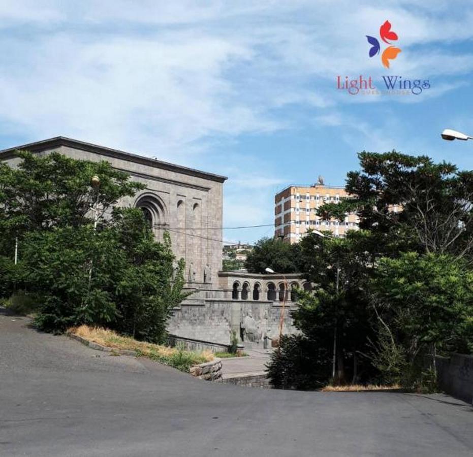 Light Wings Family Guesthouse 예레반 외부 사진