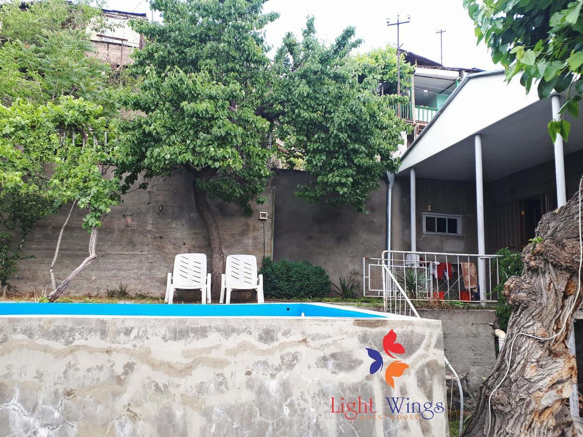 Light Wings Family Guesthouse 예레반 외부 사진