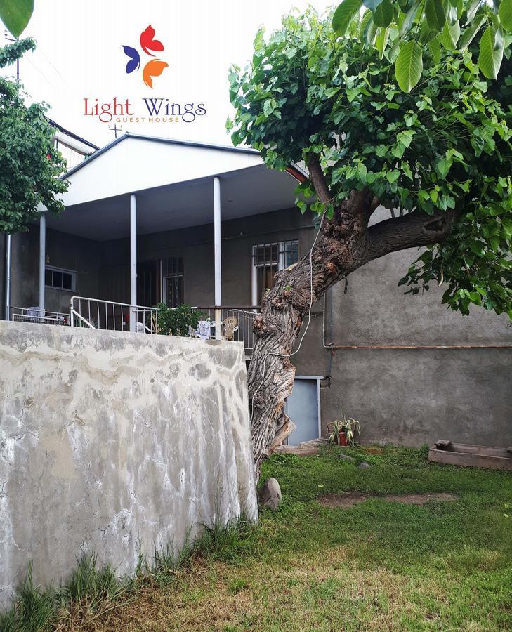 Light Wings Family Guesthouse 예레반 외부 사진