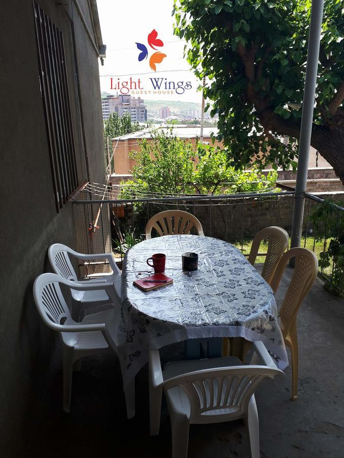 Light Wings Family Guesthouse 예레반 외부 사진