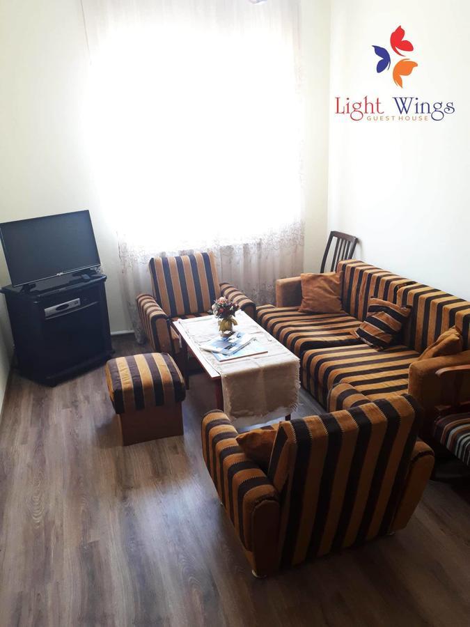 Light Wings Family Guesthouse 예레반 외부 사진