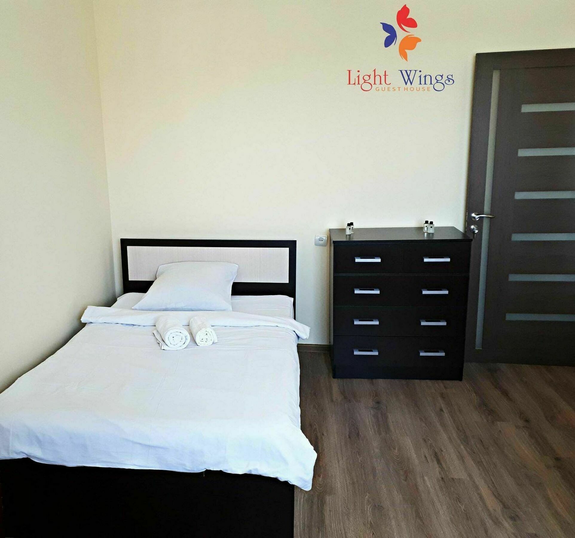 Light Wings Family Guesthouse 예레반 외부 사진