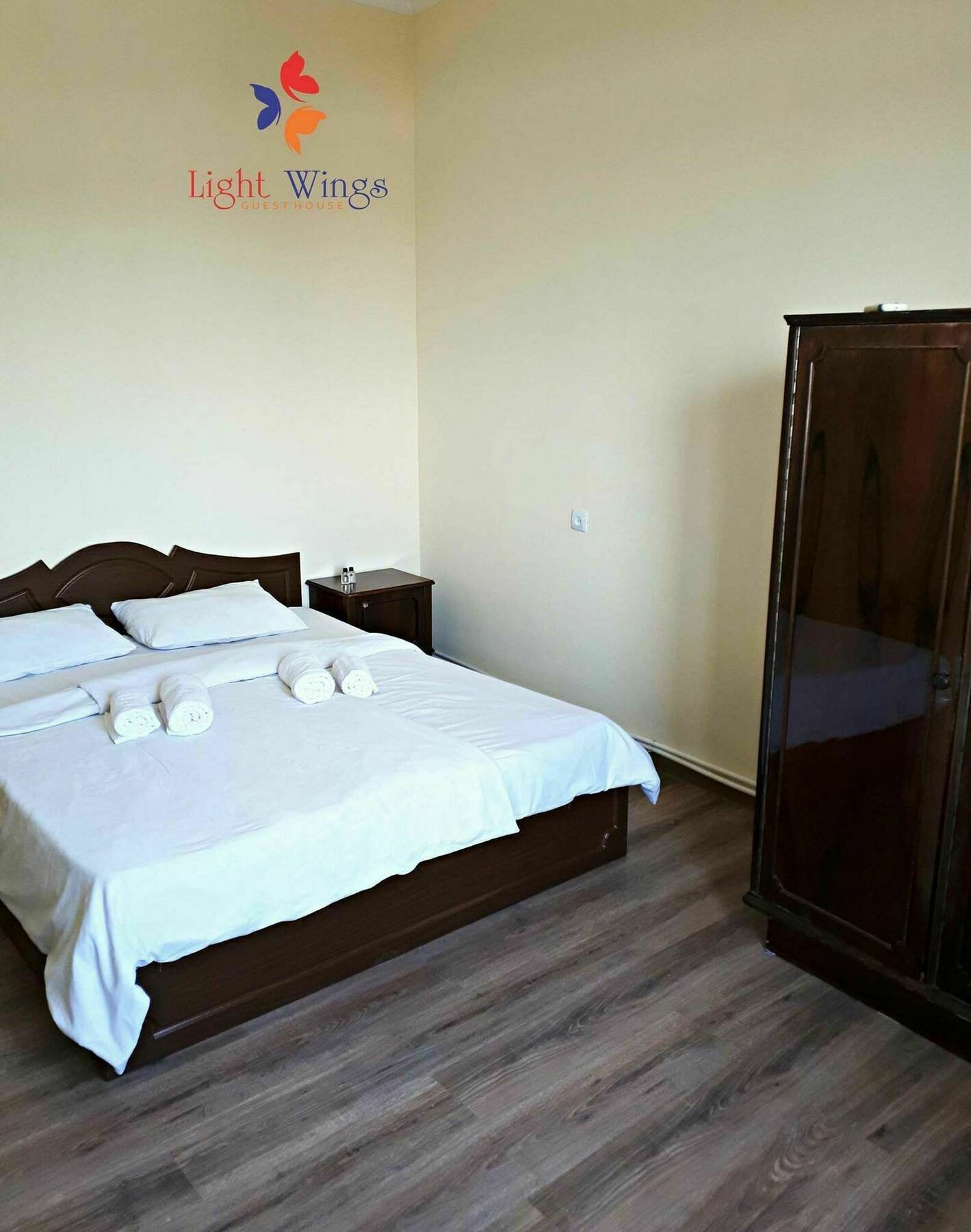 Light Wings Family Guesthouse 예레반 외부 사진