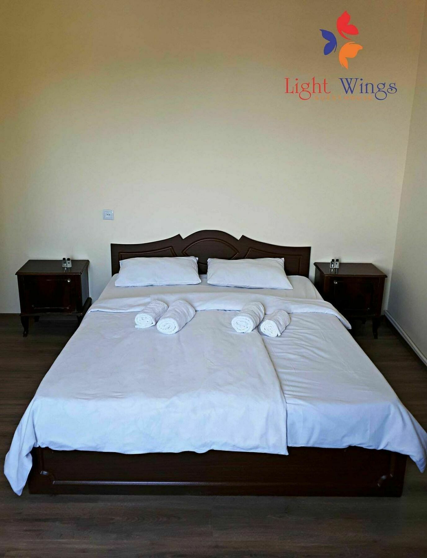 Light Wings Family Guesthouse 예레반 외부 사진
